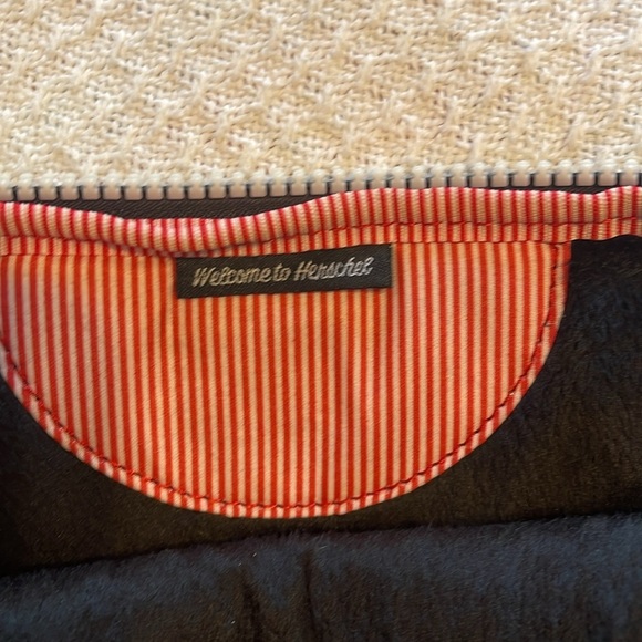 Herschel Tablet Ipad Accessories Case Black with‎ White Trim 7 x 10 - Picture 6 of 8